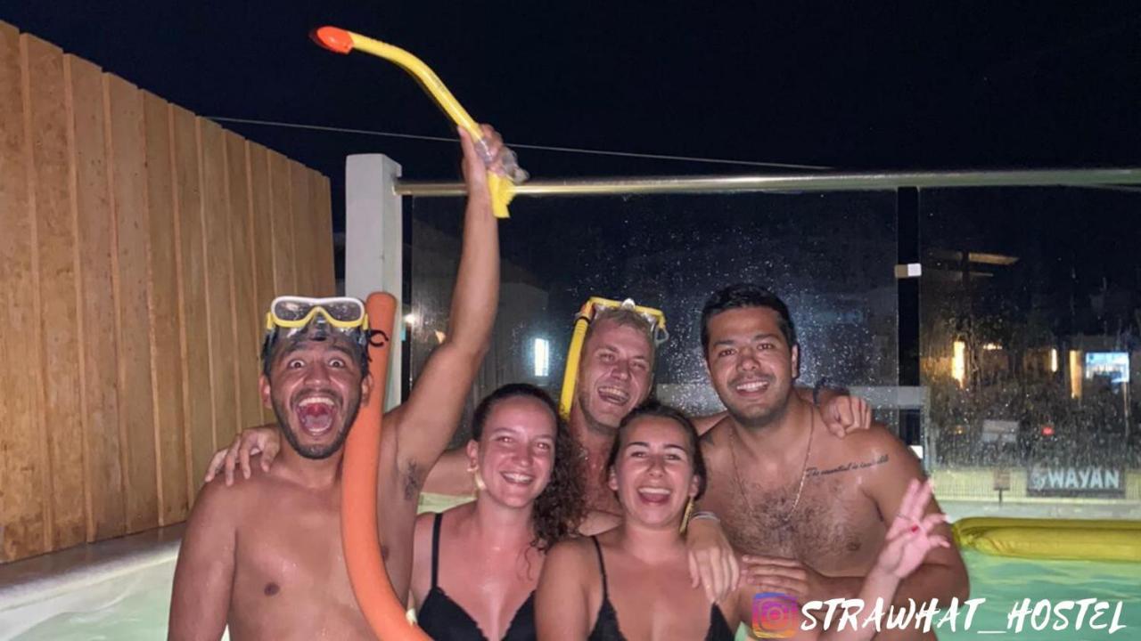Straw Hat Hostel & Rooftop Bar ตูลุม ภายนอก รูปภาพ
