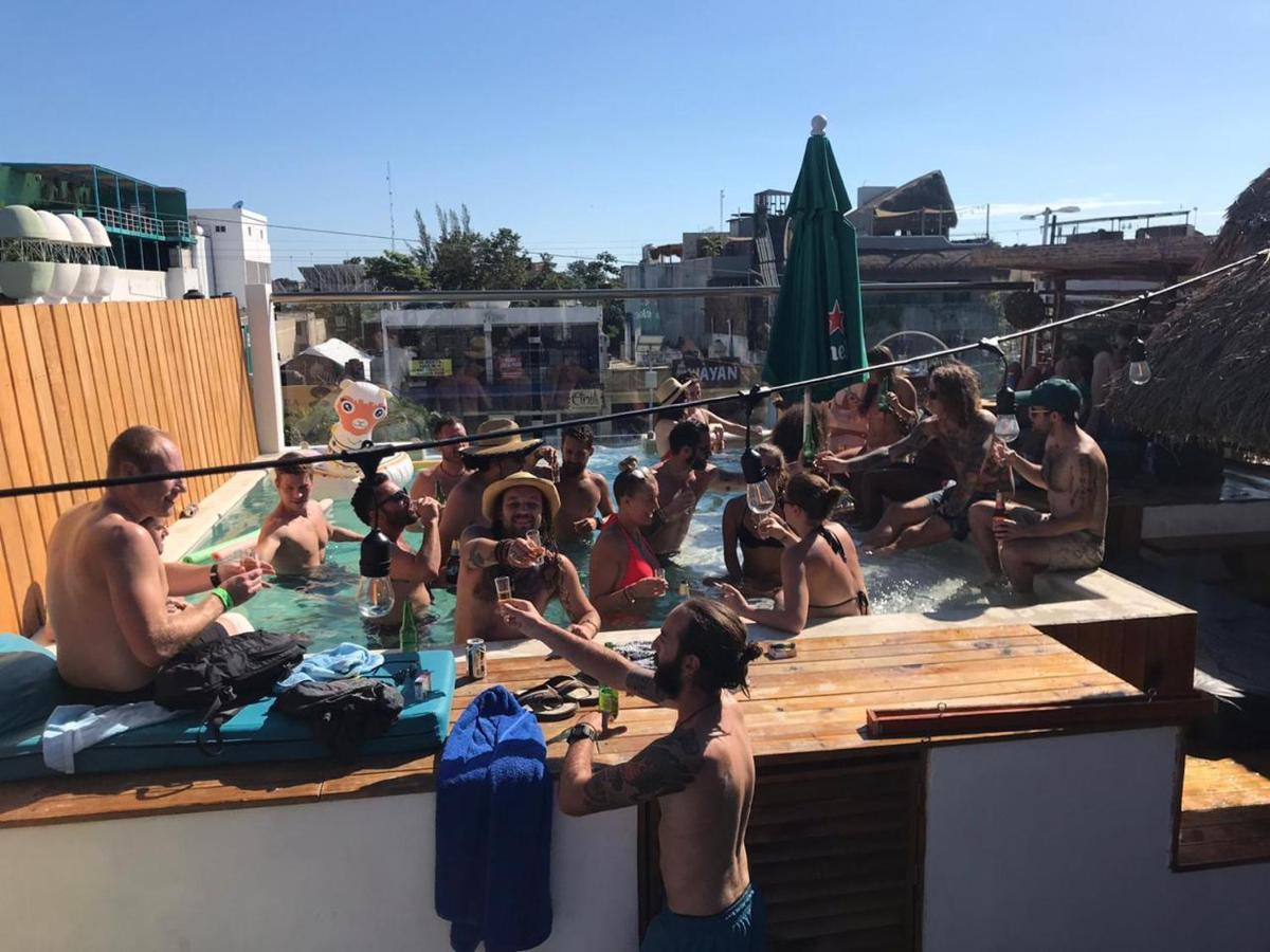 Straw Hat Hostel & Rooftop Bar ตูลุม ภายนอก รูปภาพ