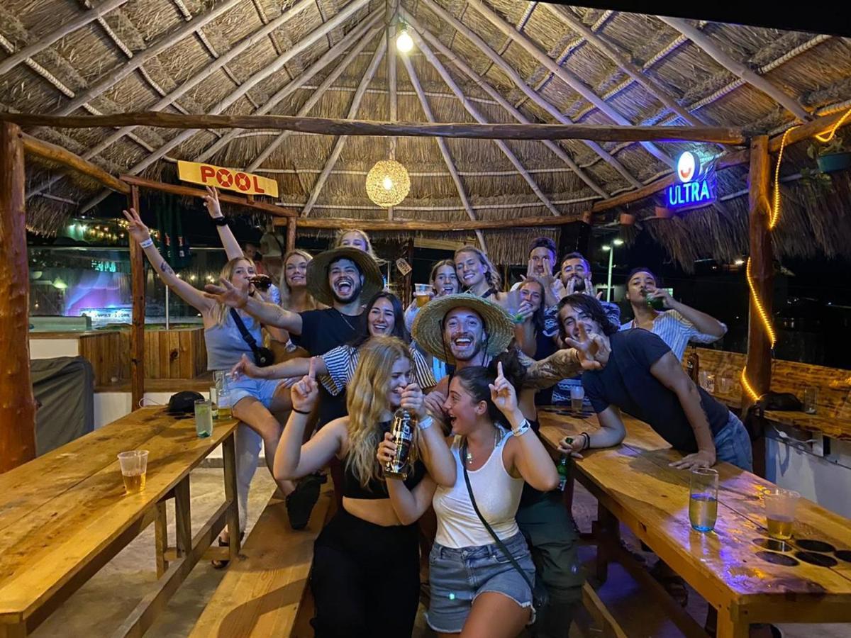 Straw Hat Hostel & Rooftop Bar ตูลุม ภายนอก รูปภาพ