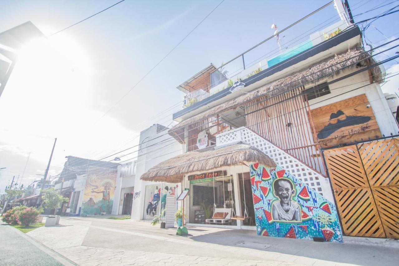 Straw Hat Hostel & Rooftop Bar ตูลุม ภายนอก รูปภาพ