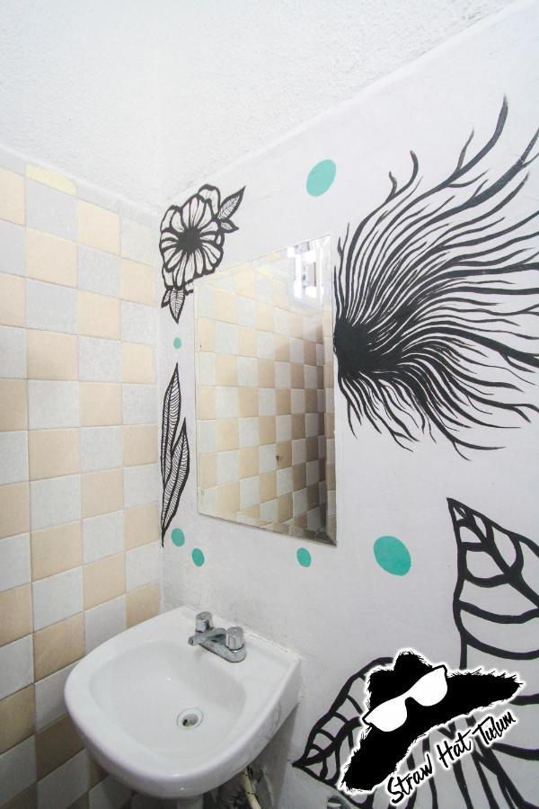 Straw Hat Hostel & Rooftop Bar ตูลุม ภายนอก รูปภาพ