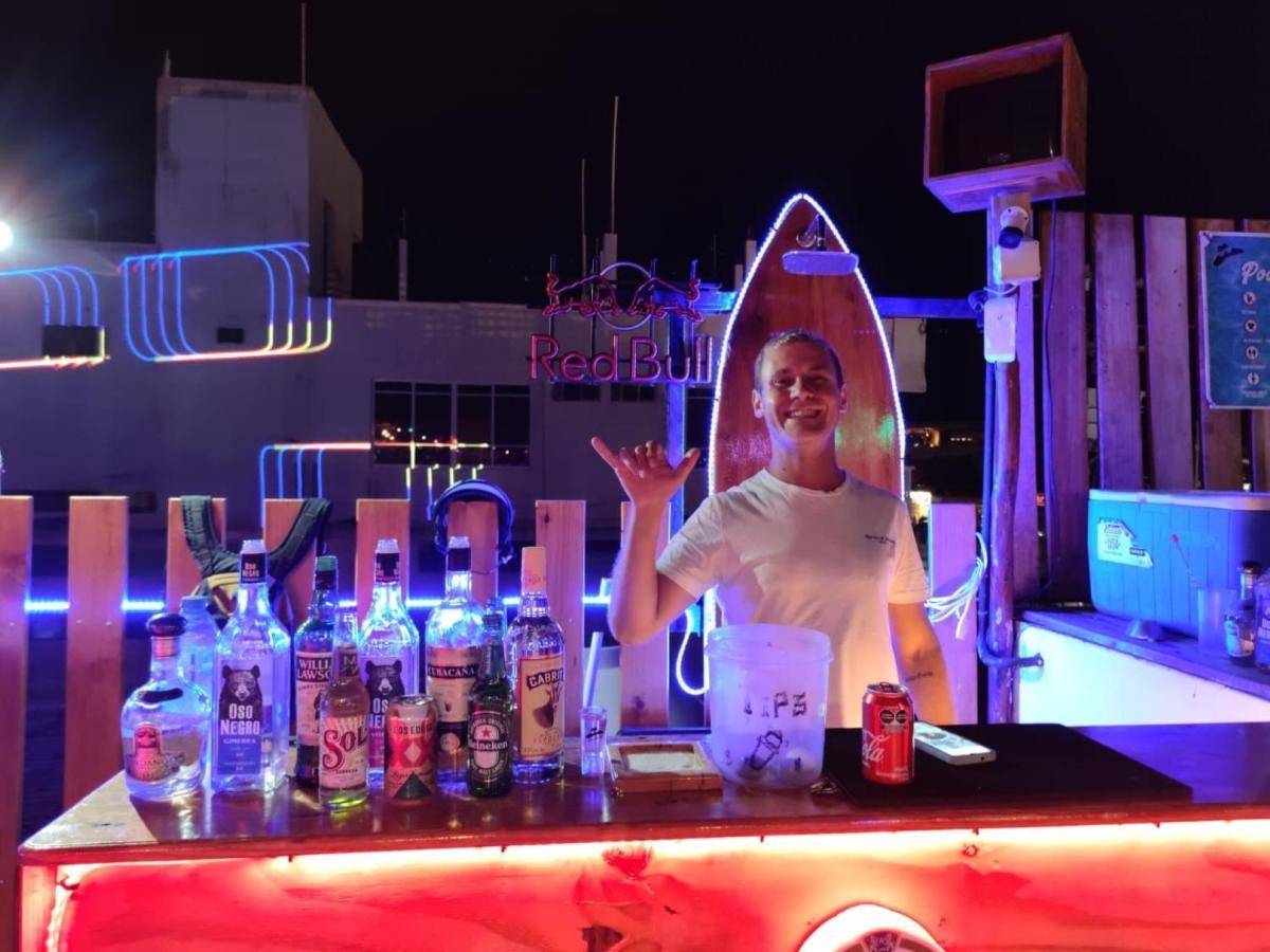 Straw Hat Hostel & Rooftop Bar ตูลุม ภายนอก รูปภาพ
