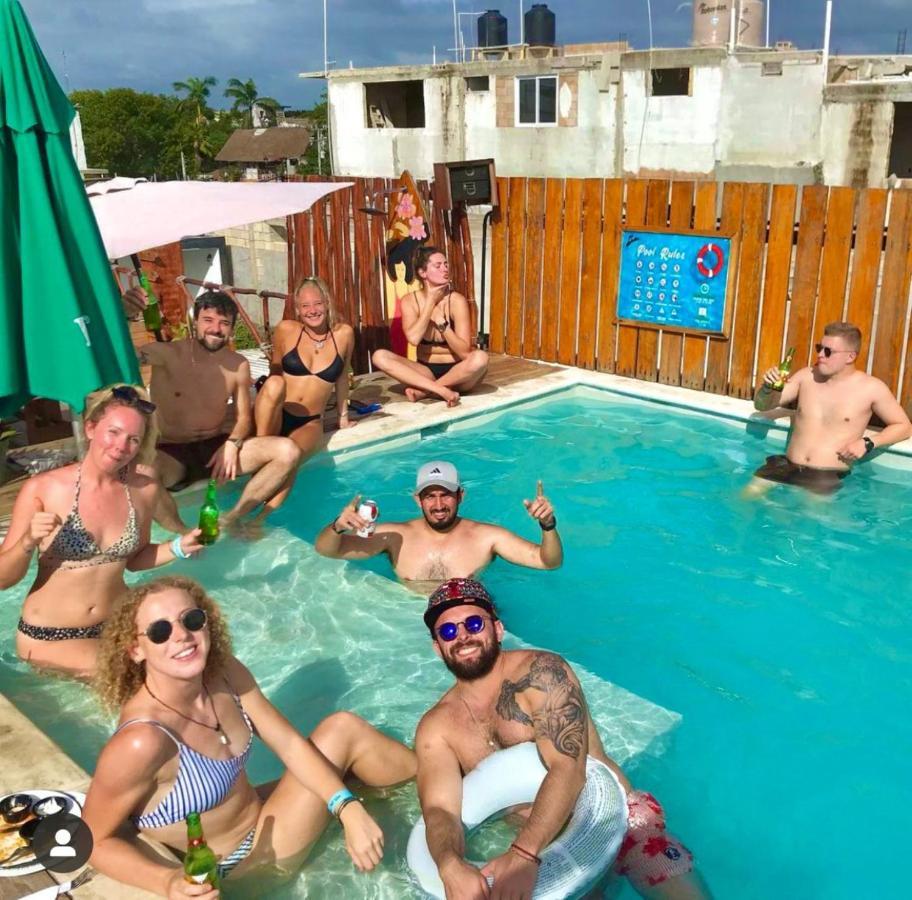 Straw Hat Hostel & Rooftop Bar ตูลุม ภายนอก รูปภาพ