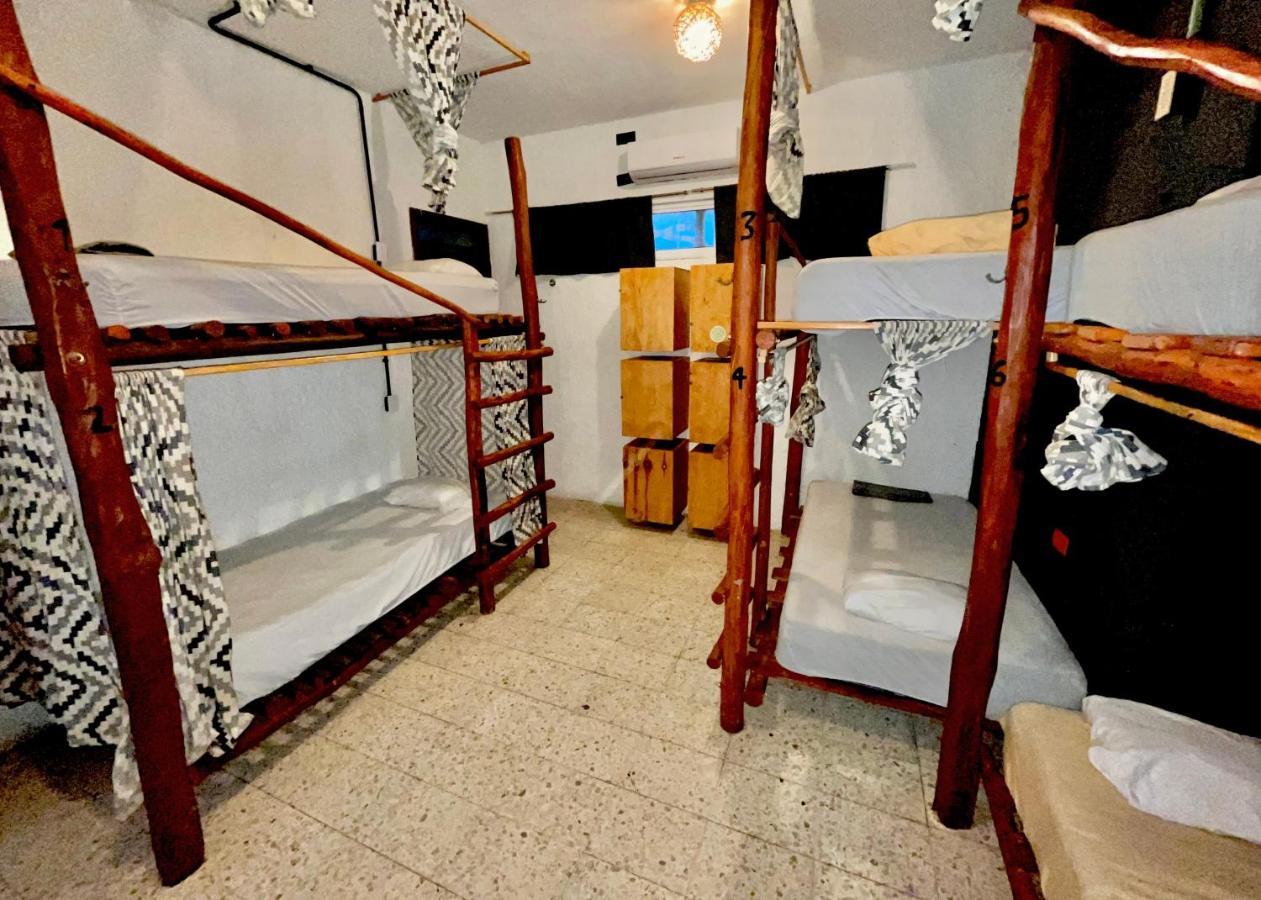 Straw Hat Hostel & Rooftop Bar ตูลุม ภายนอก รูปภาพ
