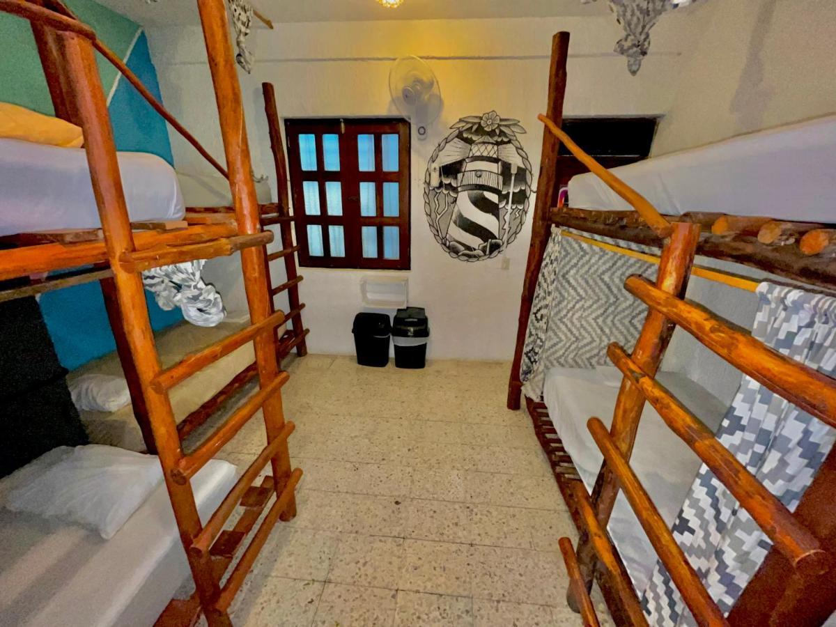 Straw Hat Hostel & Rooftop Bar ตูลุม ภายนอก รูปภาพ