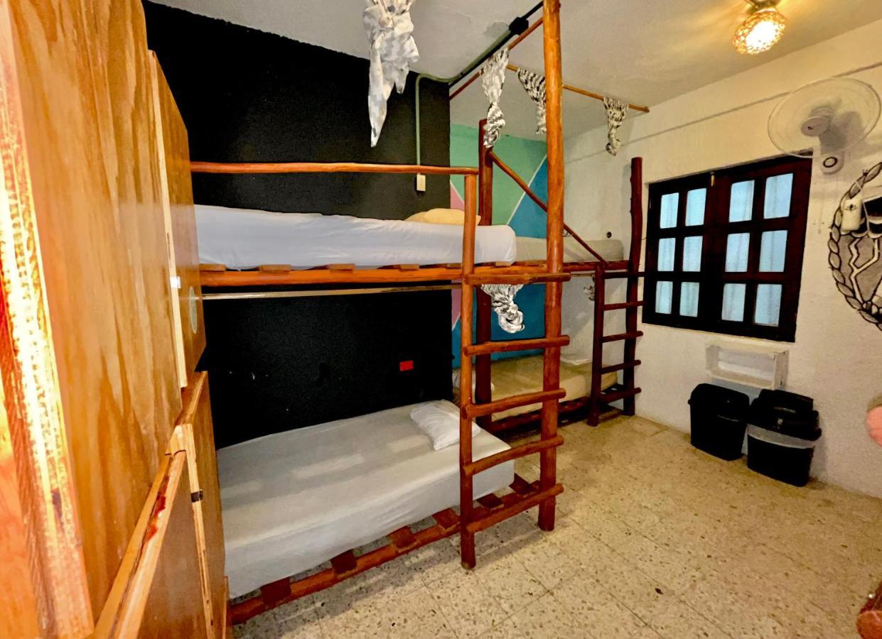 Straw Hat Hostel & Rooftop Bar ตูลุม ภายนอก รูปภาพ