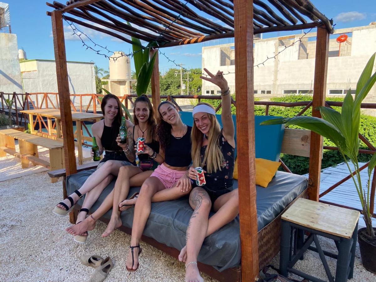 Straw Hat Hostel & Rooftop Bar ตูลุม ภายนอก รูปภาพ